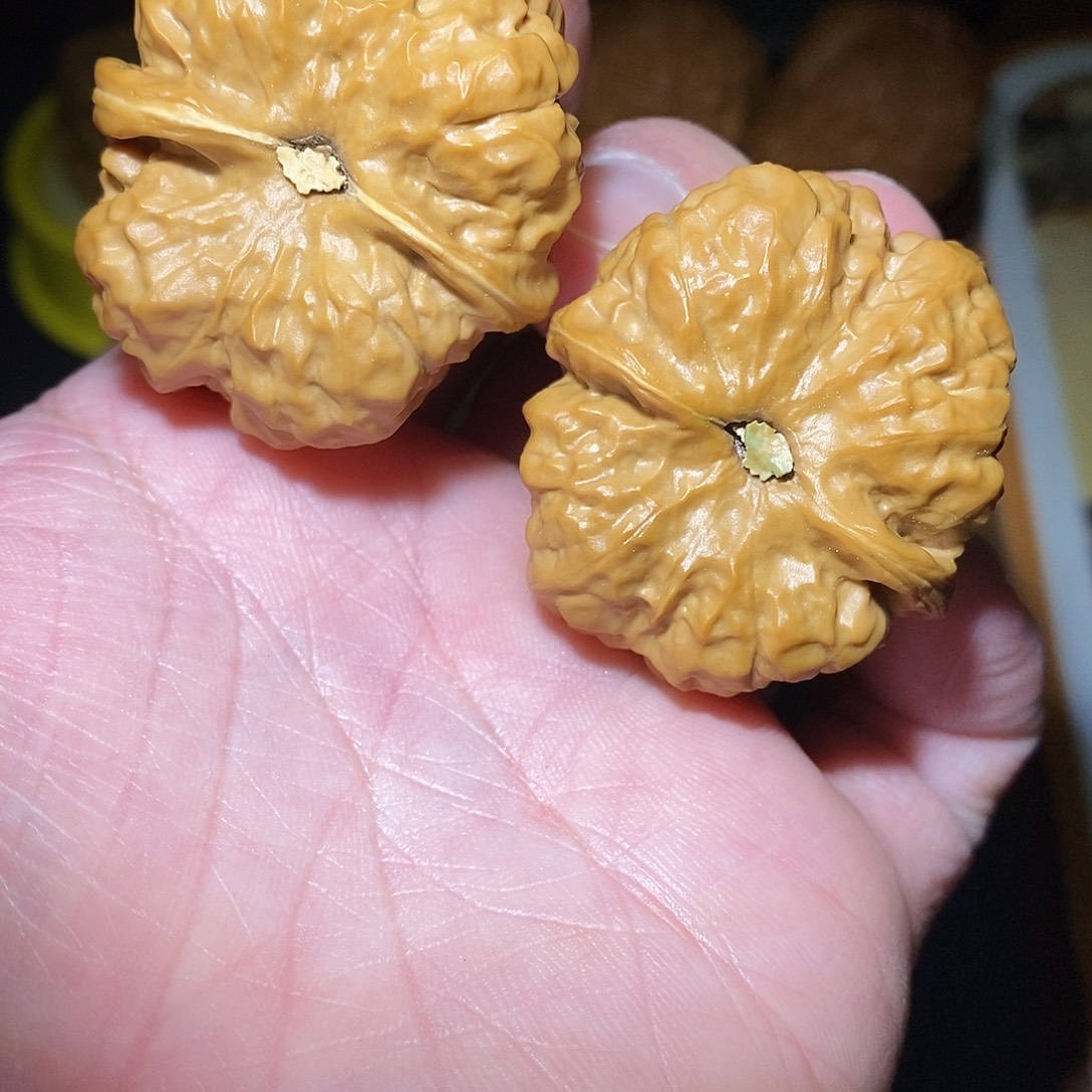 2***.文玩核桃吊坠21，140