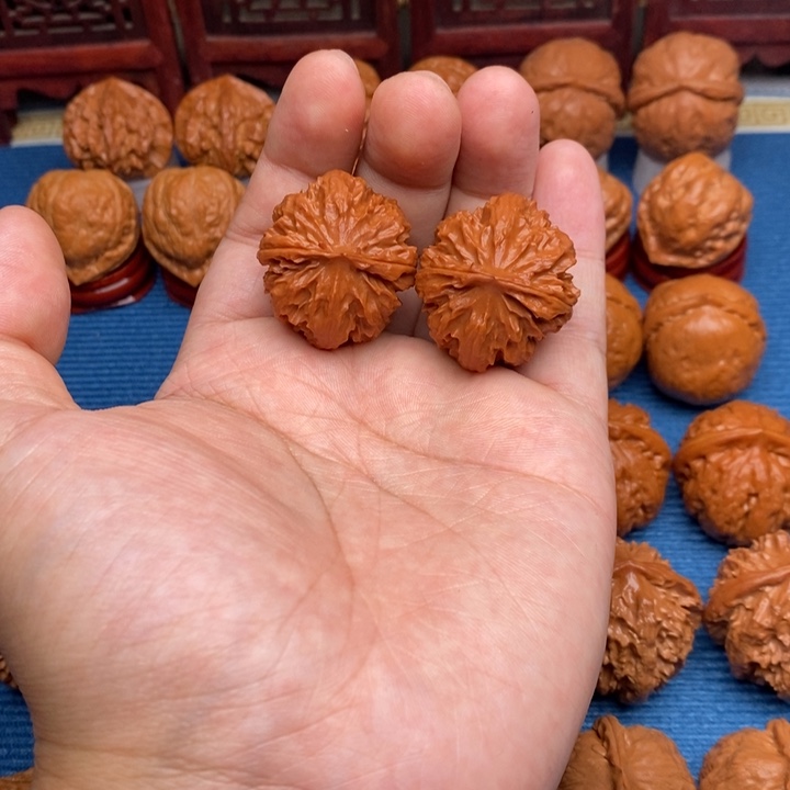 文玩核桃把件粗筋暴龙