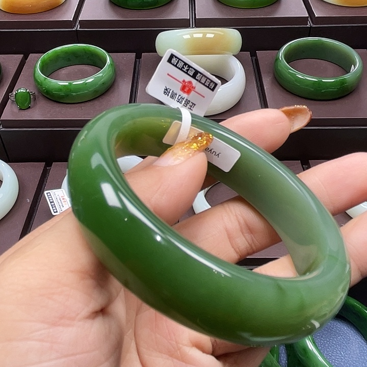 和田玉（碧玉）未镶嵌手镯