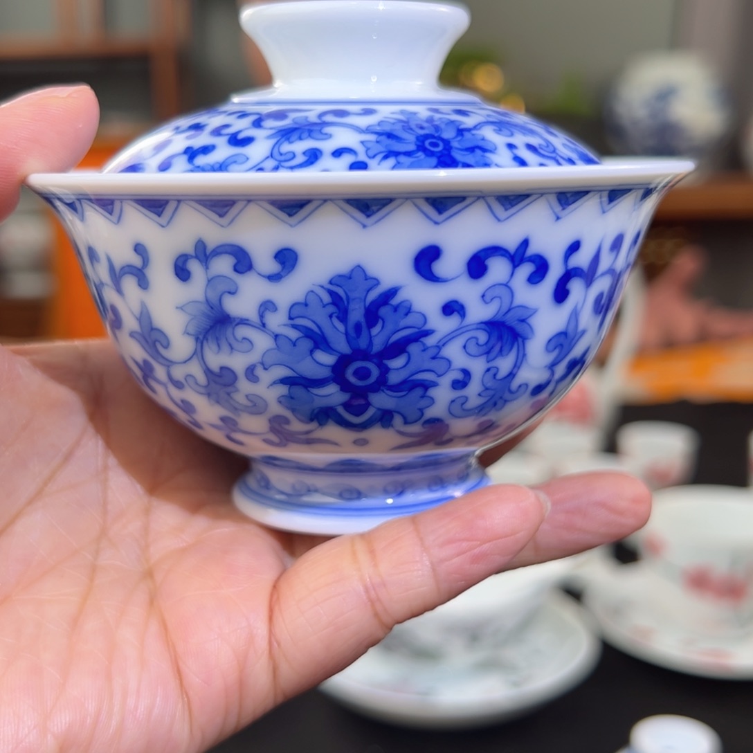 柴窑滑石子精品，缠枝莲盖碗