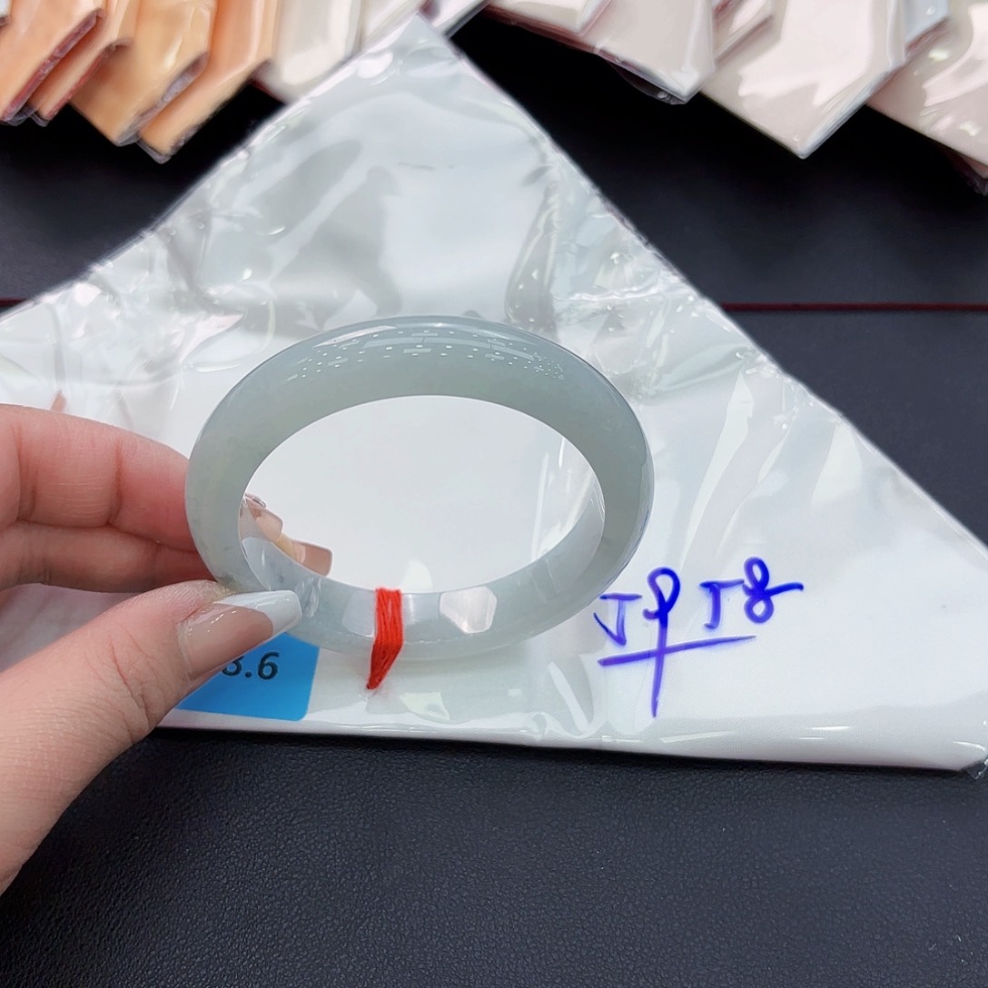 翡翠手镯未镶嵌手镯