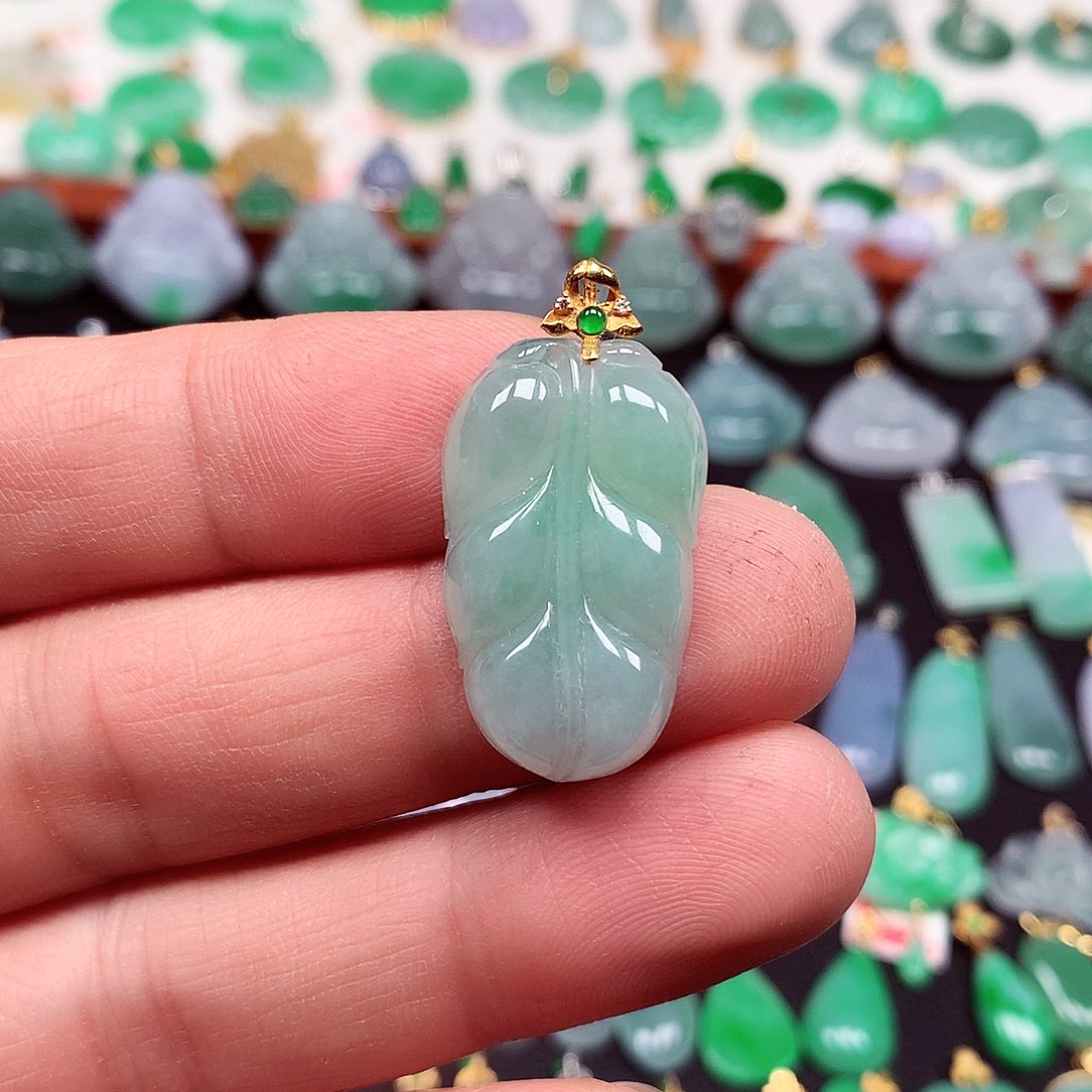 翡翠18K金镶嵌颈饰