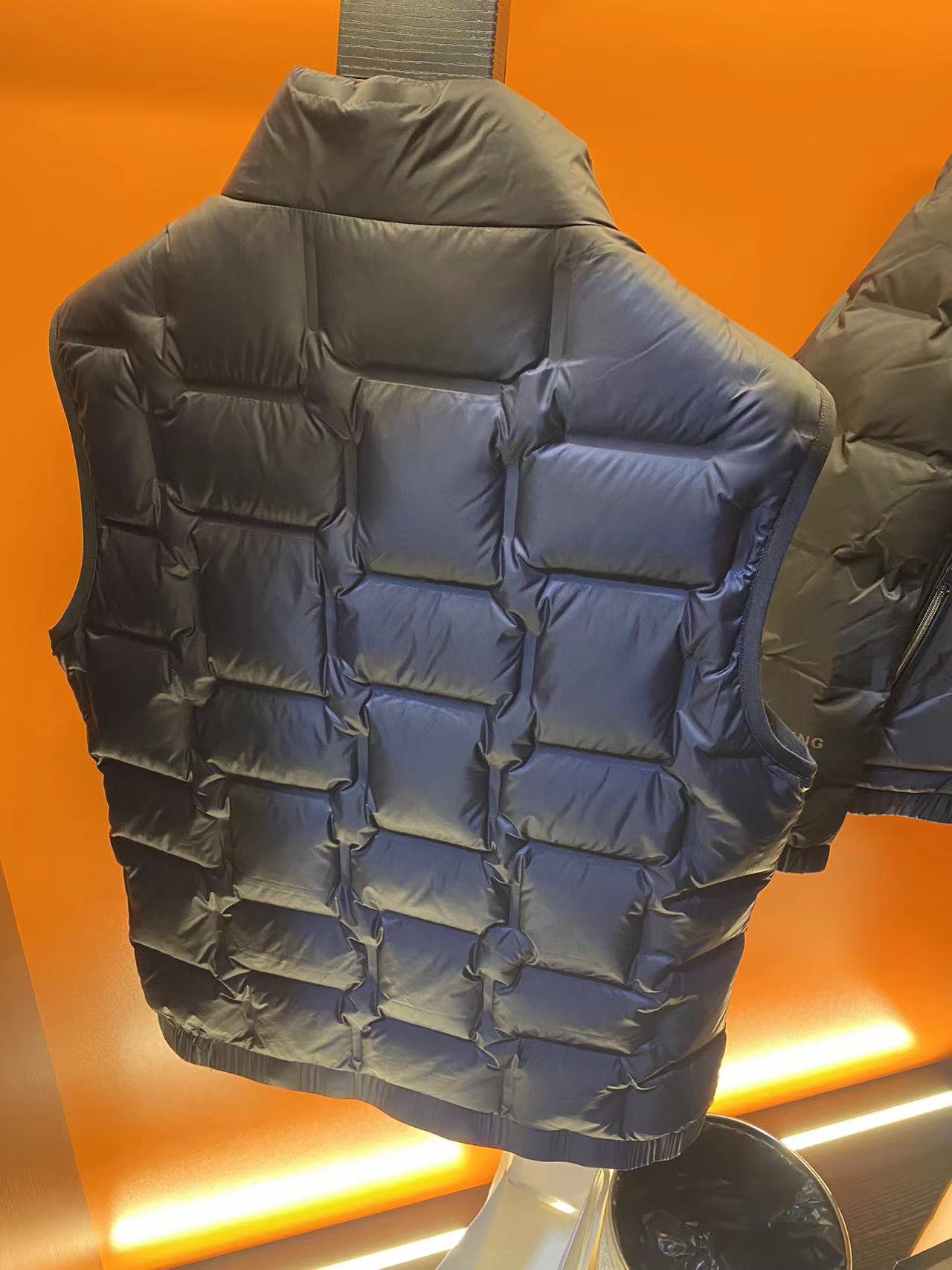 马*甲//背*心*/鸭**国*标/明*星*同*款/外套/柜*里*在*售