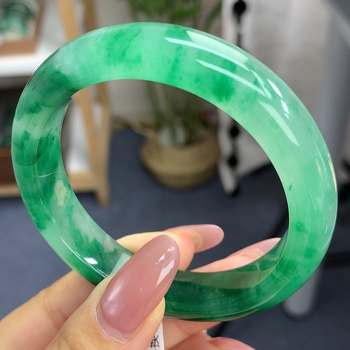 未镶嵌手镯石英质玉