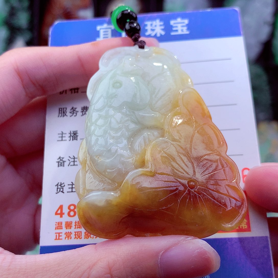 翡翠未镶嵌颈饰挂件