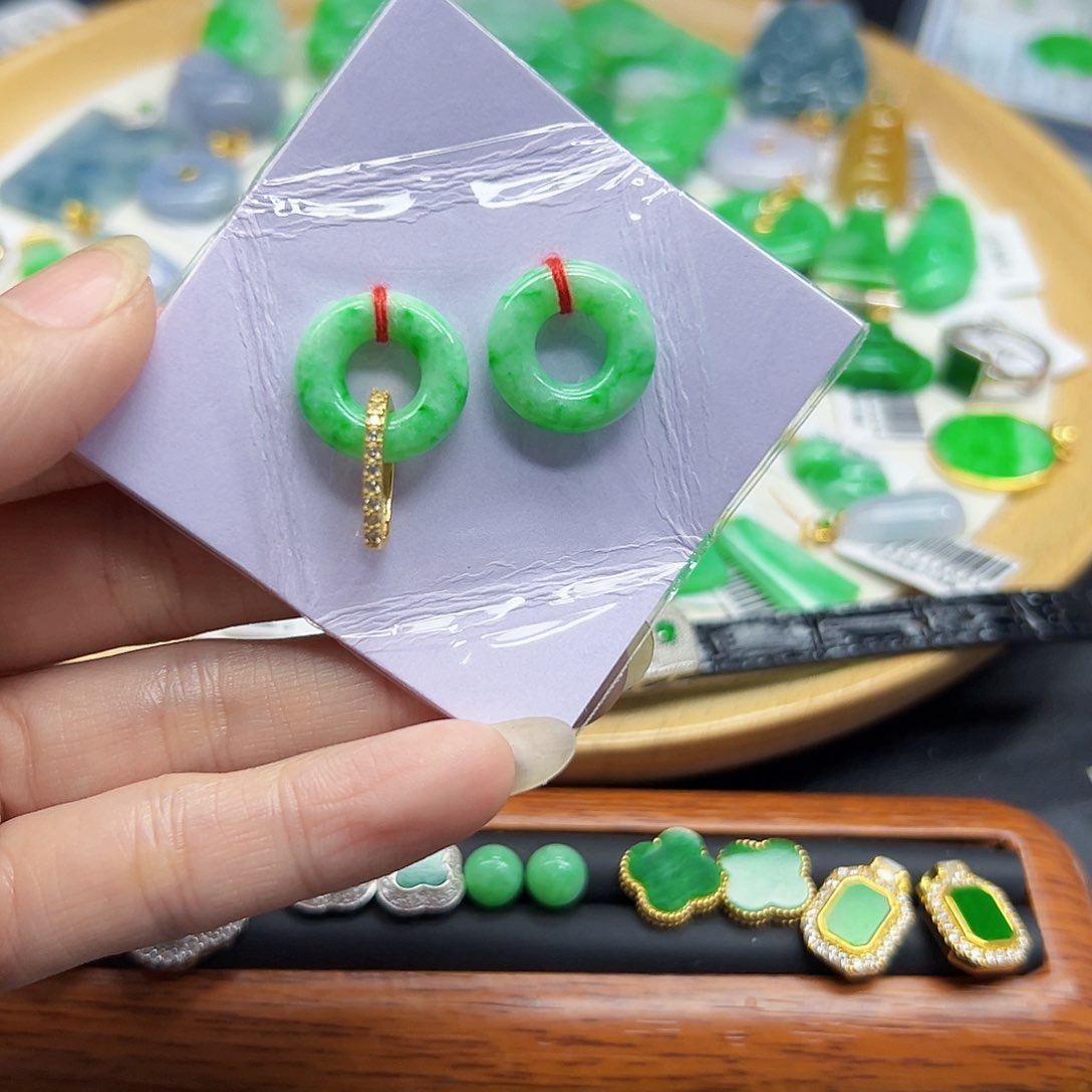 翡翠耳饰未镶嵌天然缅料A货一件