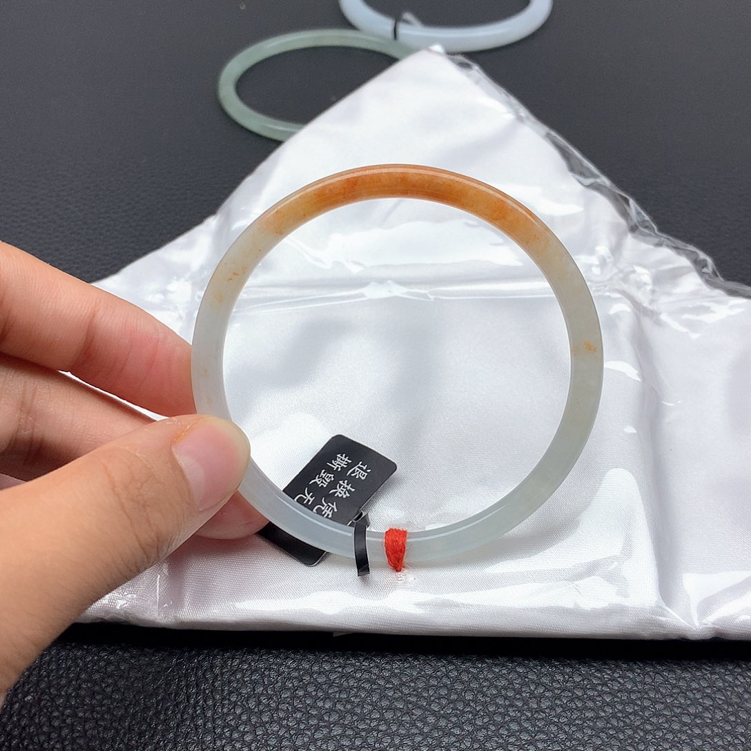 无***开翡翠手镯未镶嵌56.8圆条