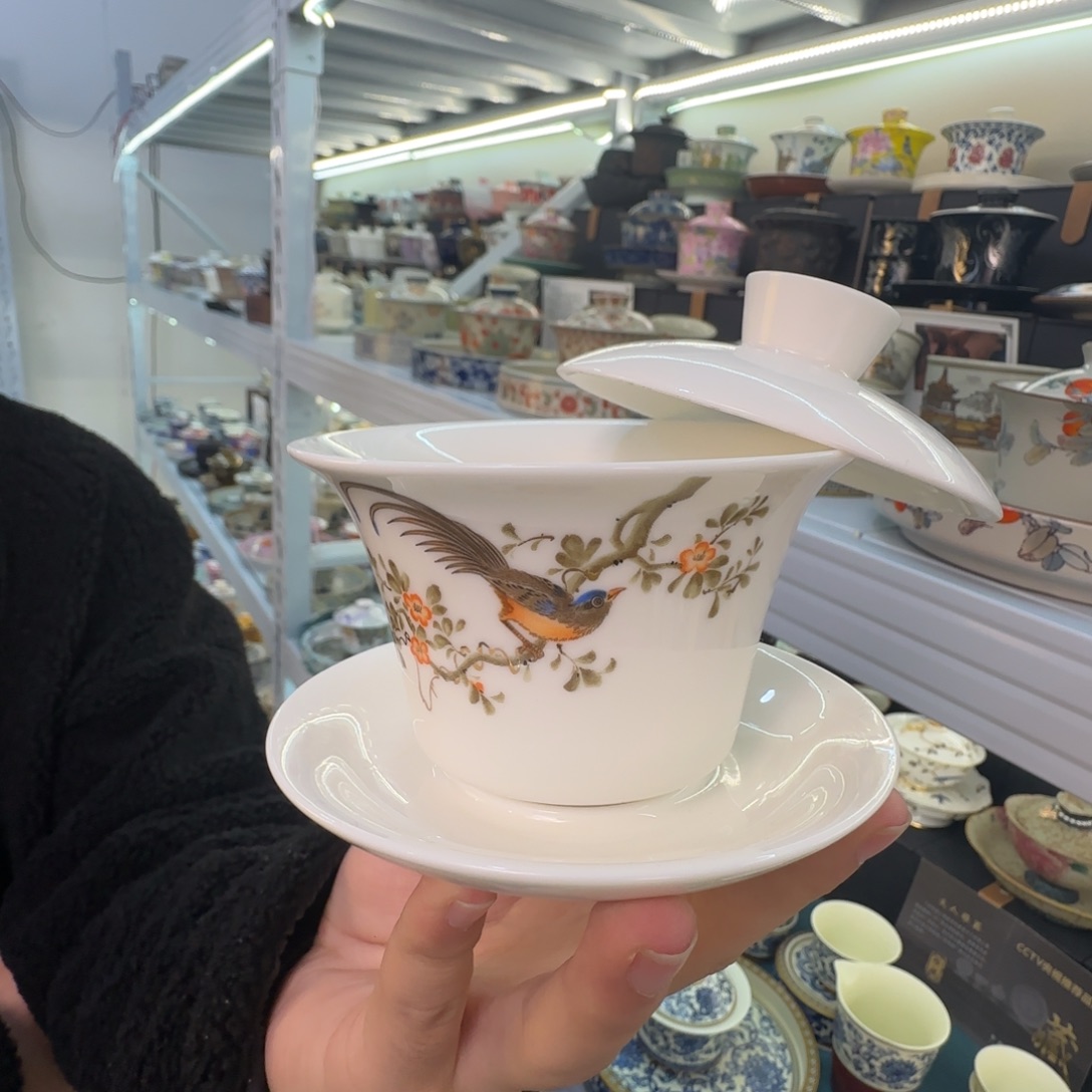 这些盖碗很漂亮我很喜欢！！