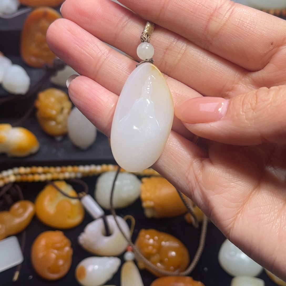 和田玉颈饰未镶嵌?*畔