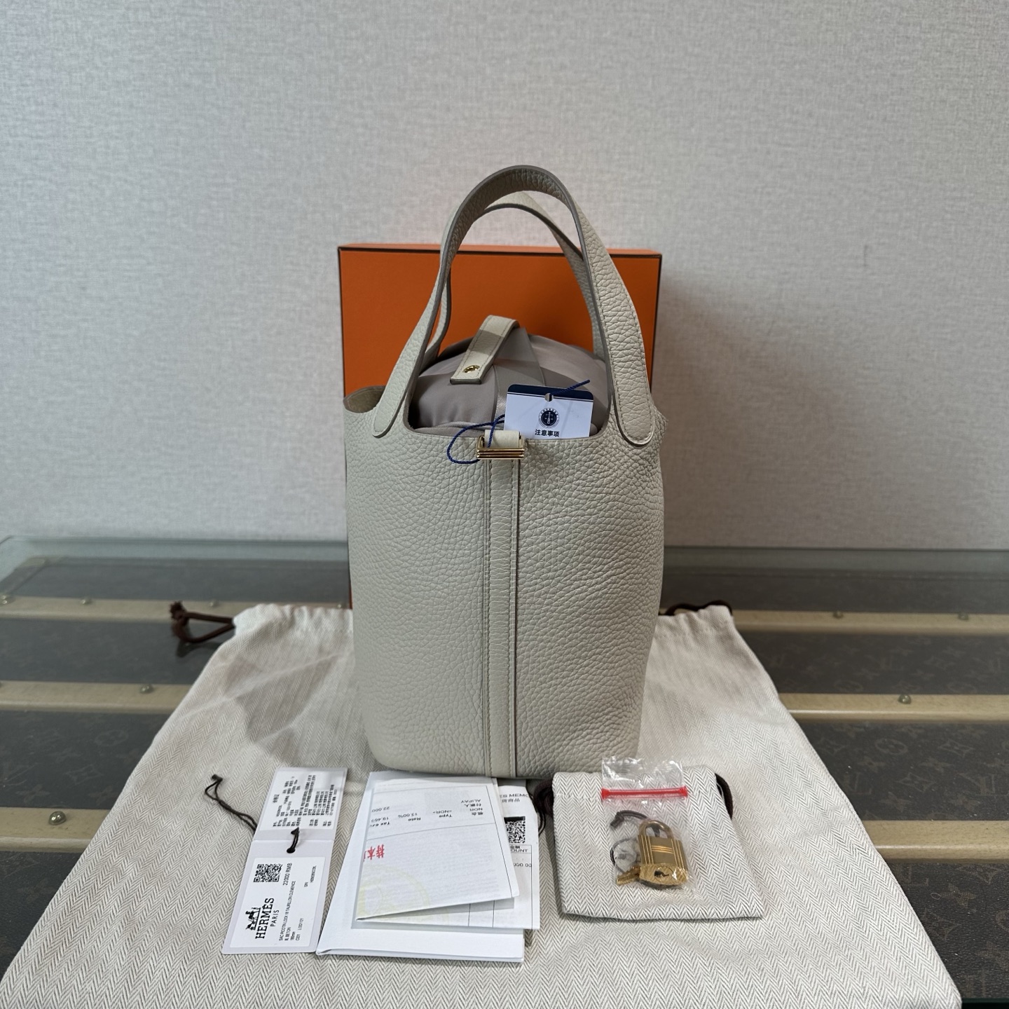 99新 Hermes/爱马仕 冰川白金扣菜篮子18手提袋 27302