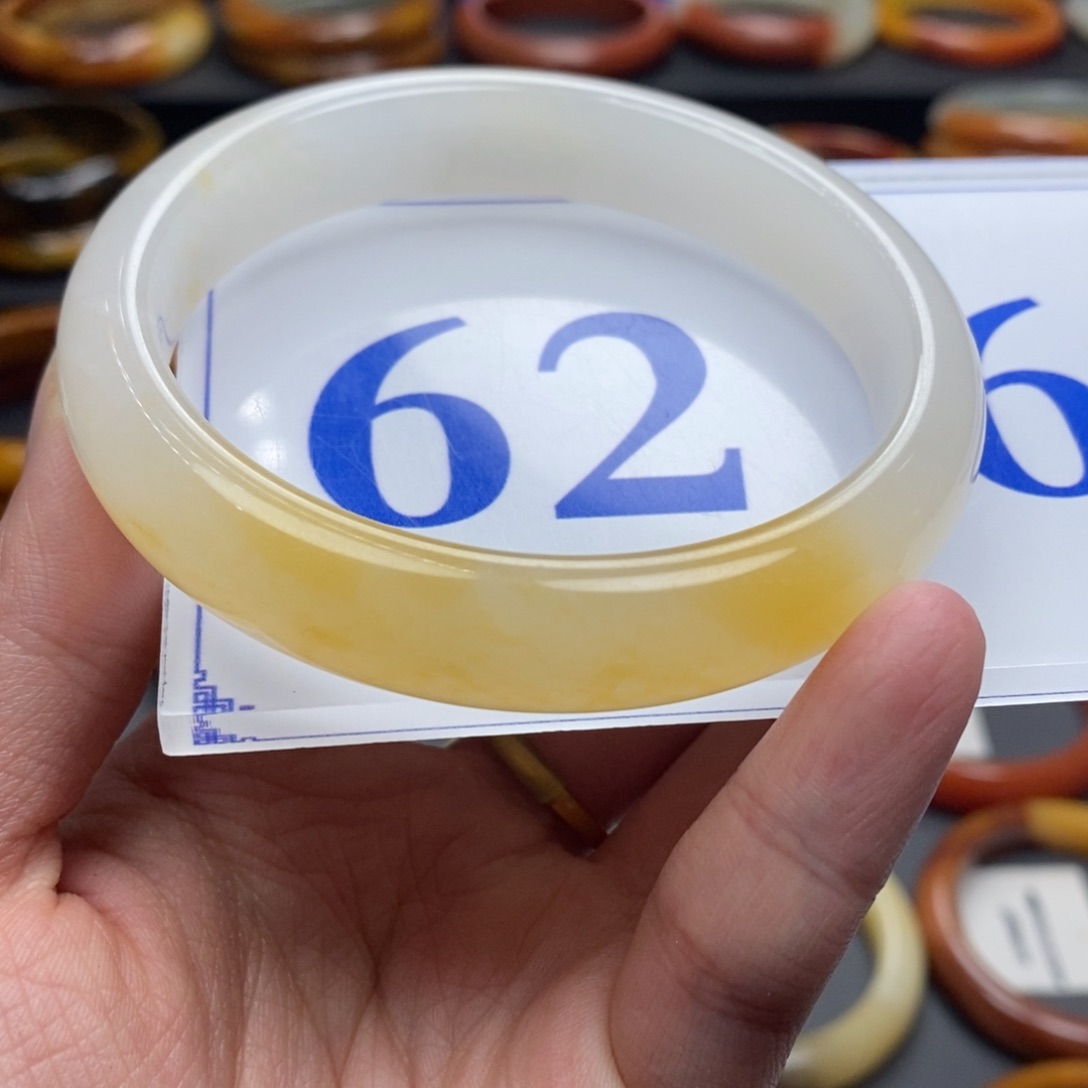 石英质玉（黄龙玉）手镯未镶嵌