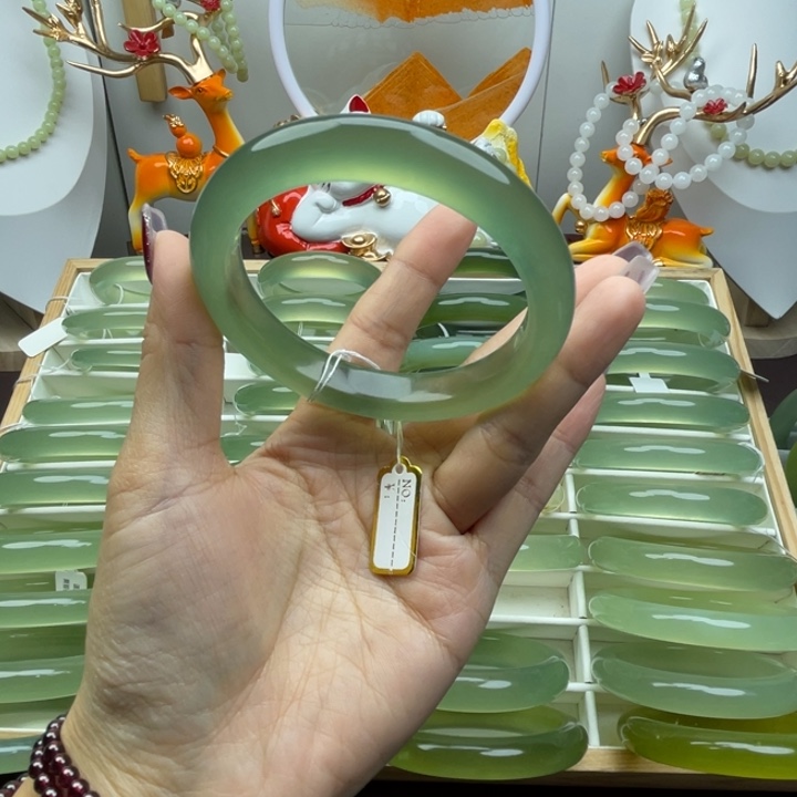 平***生岫玉未镶嵌手镯岫玉