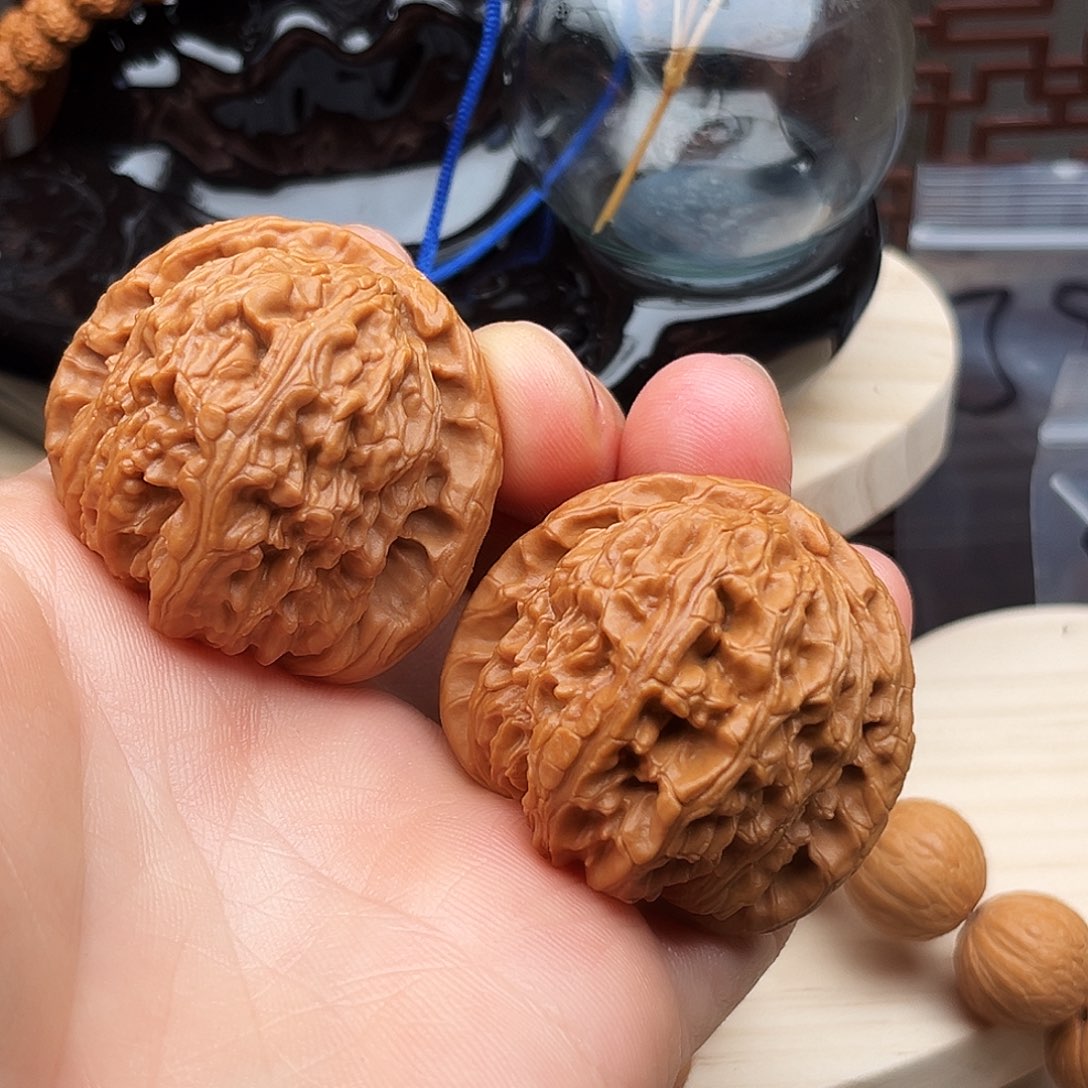 文玩核桃把件白狮子