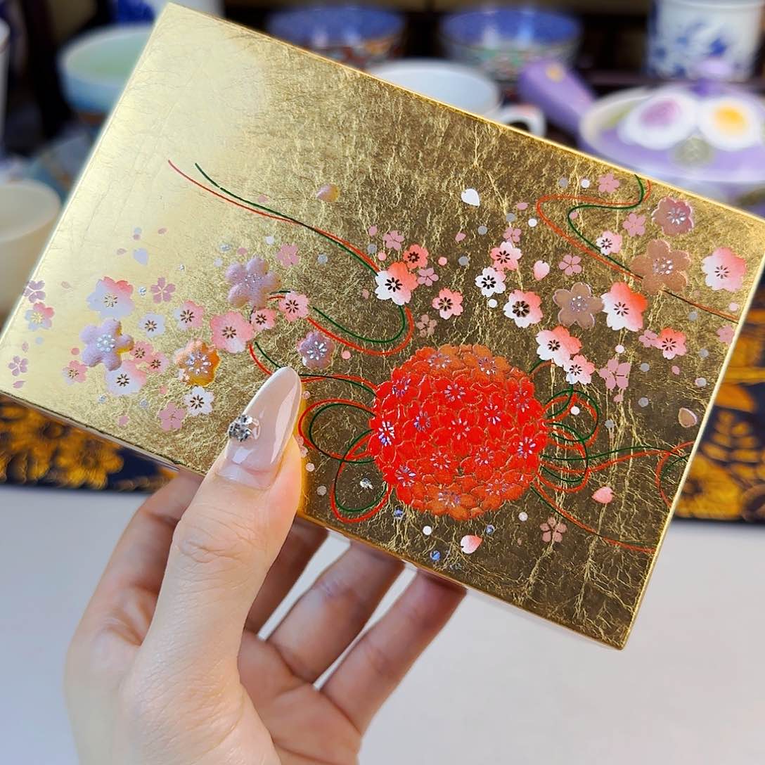 他家茶具瓷器真美！