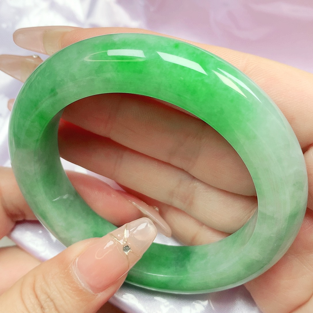 翡翠手镯未镶嵌E***e抖音666