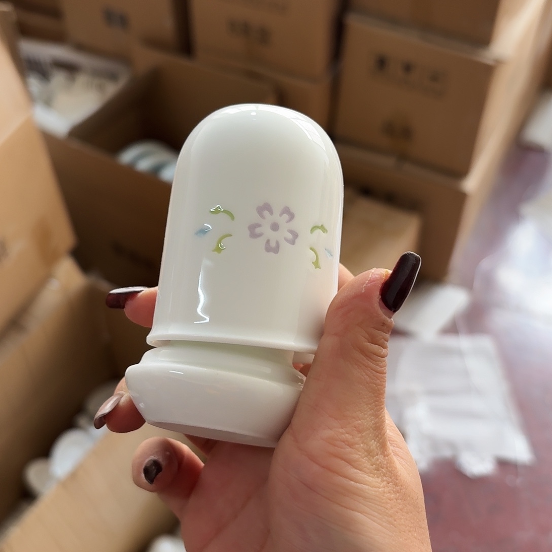 景德镇好的彩牙签桶一个