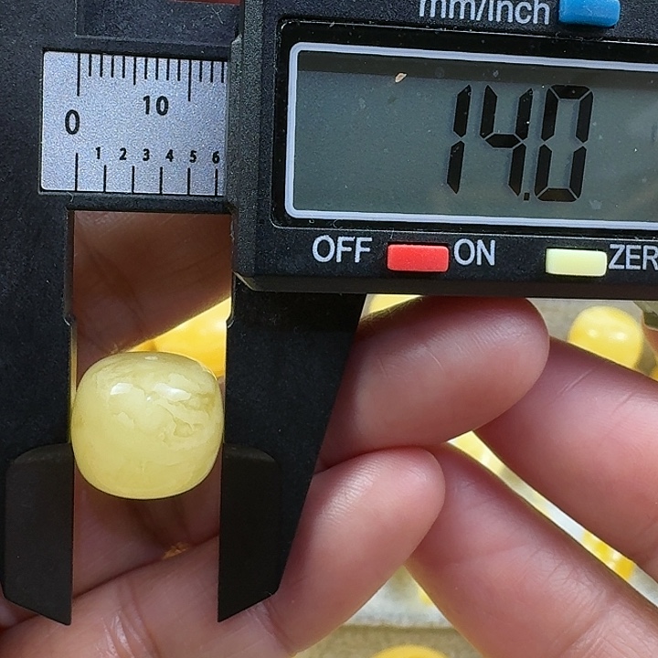 蜜蜡未镶嵌裸石28