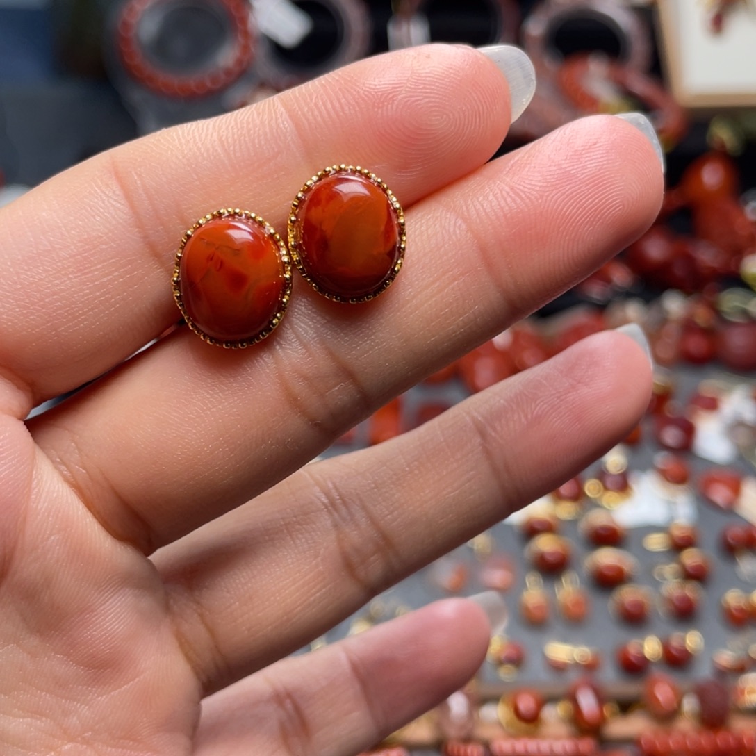 南红玛瑙银S925镶嵌蛋面耳钉