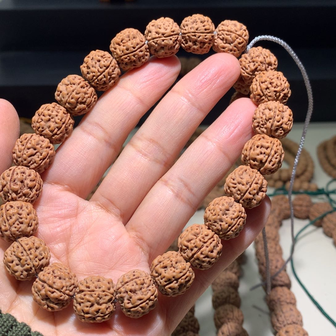 金刚菩提吊坠蜂王手串13.8