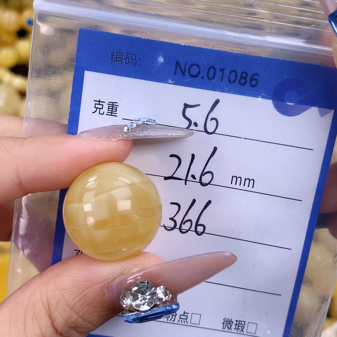 蜜蜡未镶嵌珠宝奇石