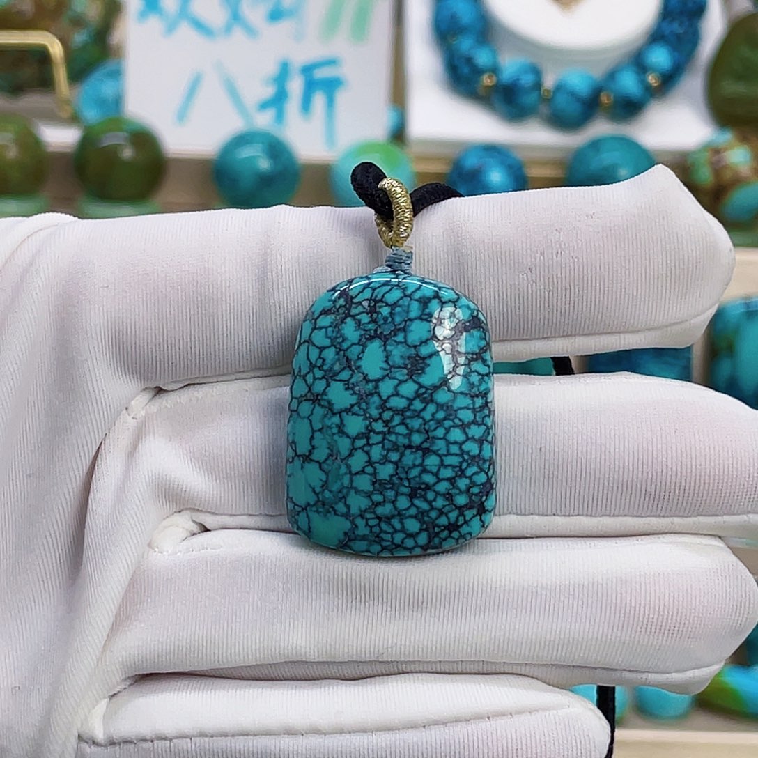 绿松石未镶嵌颈饰