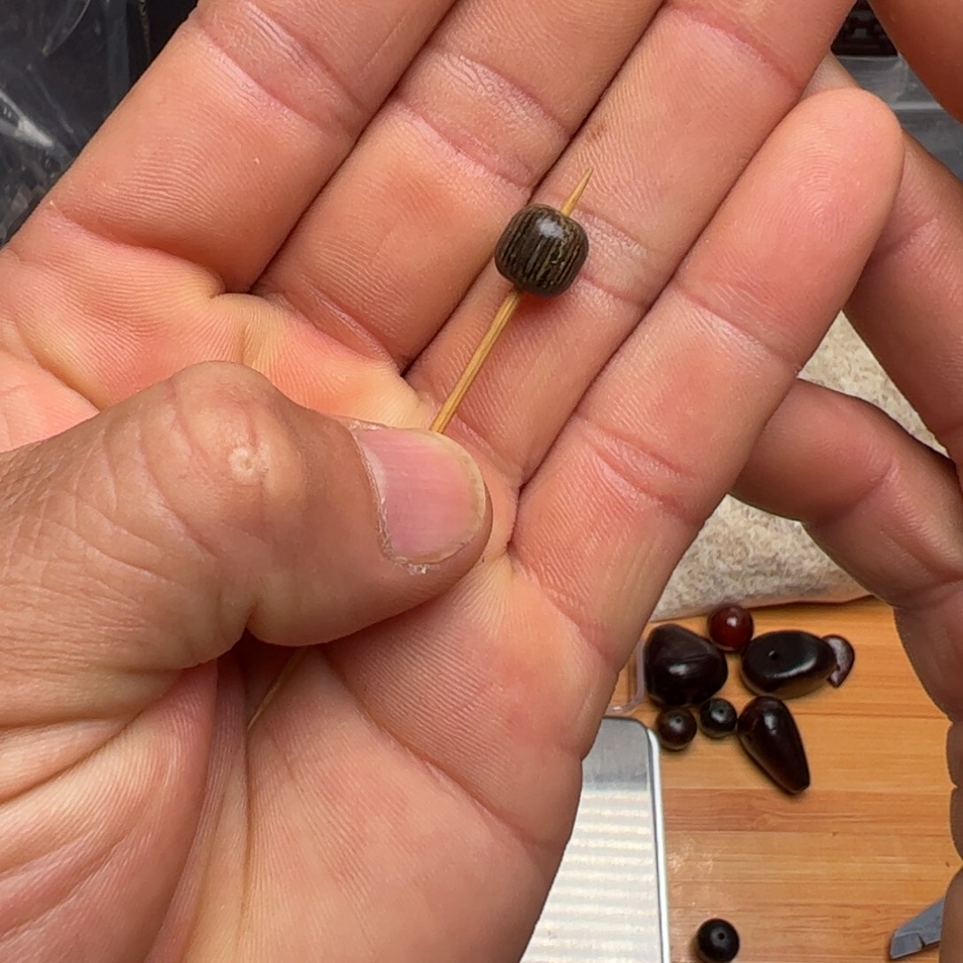 树脂只买单纯的吊坠，没带链子，属的性质。