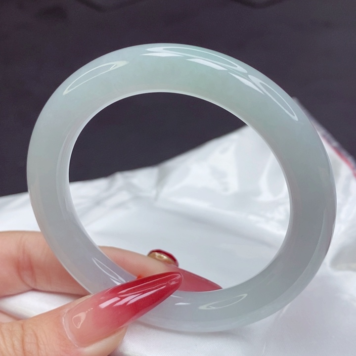 翡翠手镯未镶嵌54圈