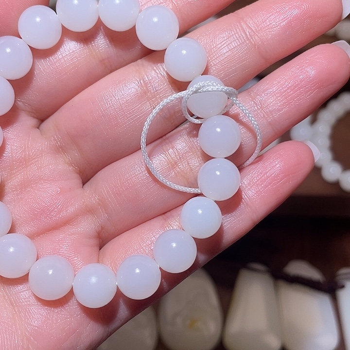 江***晚和田玉未镶嵌颈饰