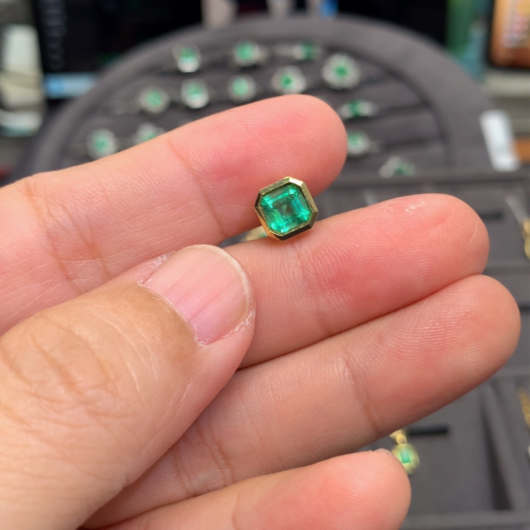 祖母绿吊坠18K金镶嵌?****?