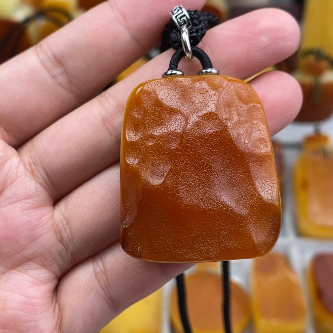 琥珀吊坠(赠链)未镶嵌