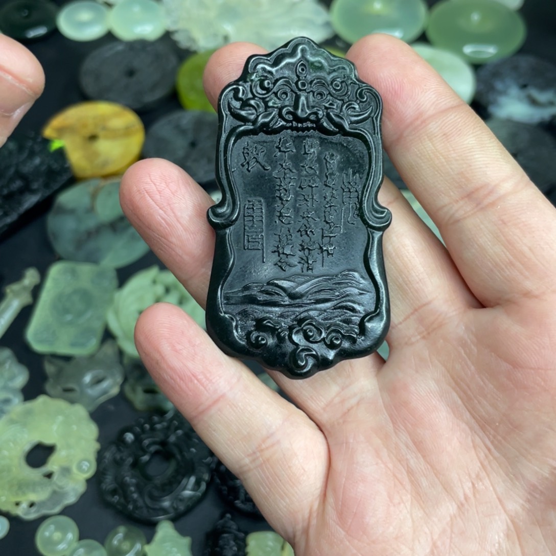 用***1岫玉未镶嵌颈饰山鬼