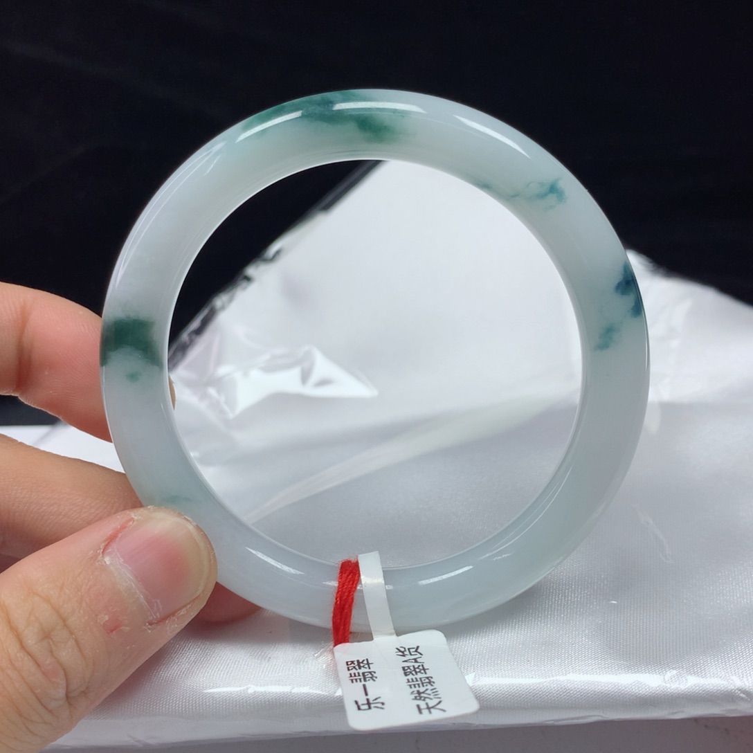 翡翠手镯（圆镯）未镶嵌55.2