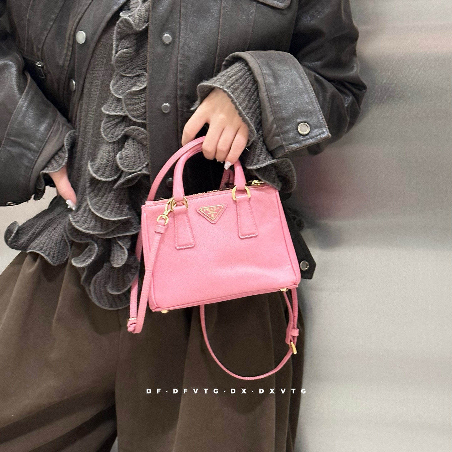 95新 Prada/普拉达 prada 樱花粉mini新款杀手斜挎包K