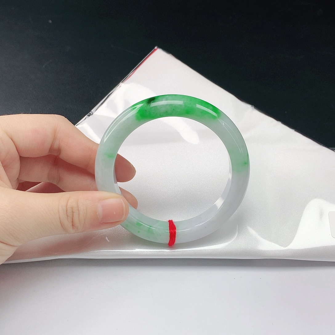 翡翠手镯未镶嵌翡翠331