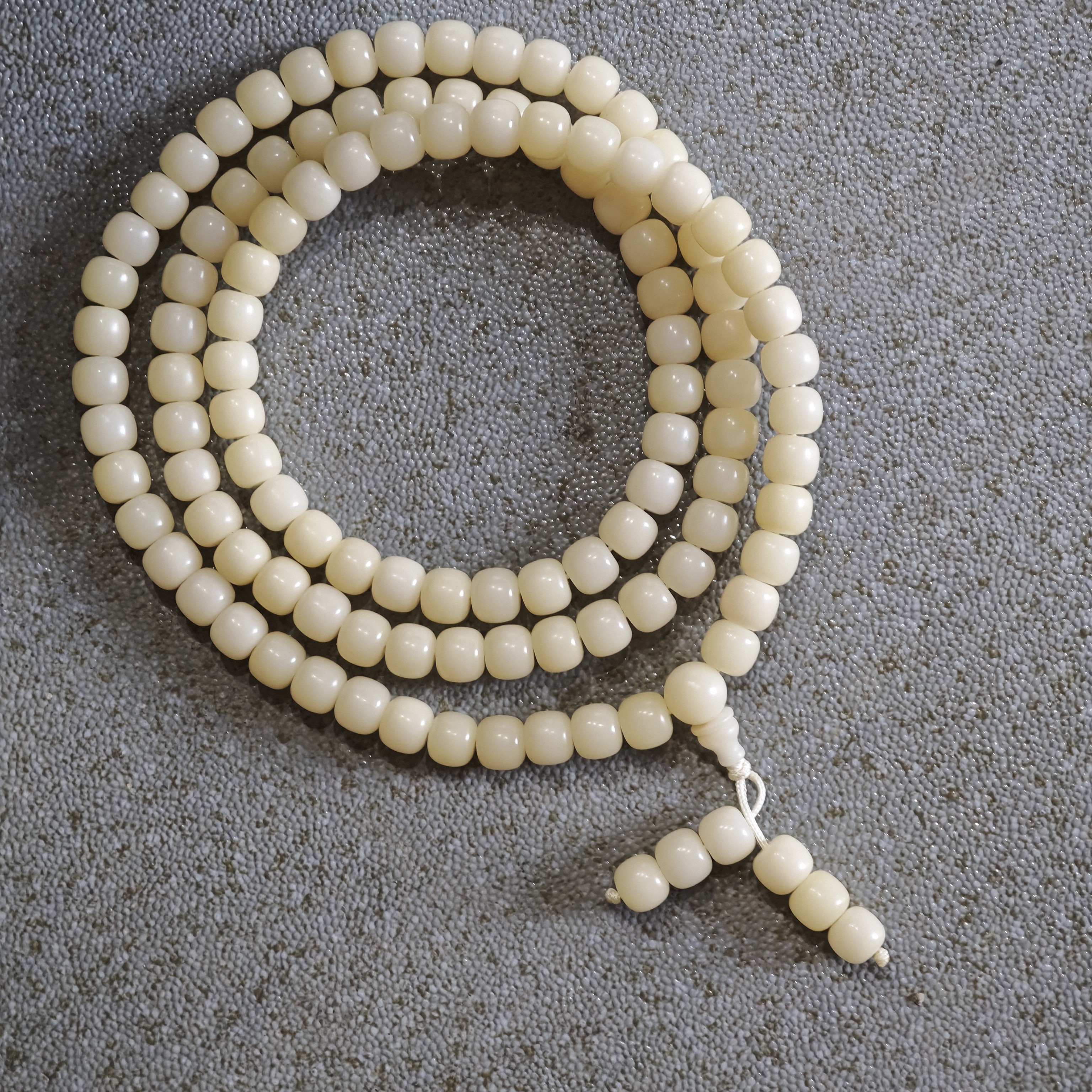 P122 白玉菩提1.0cm长串脖挂