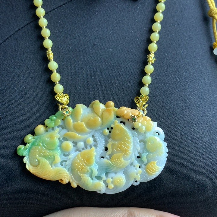 翡翠颈饰未镶嵌翡翠