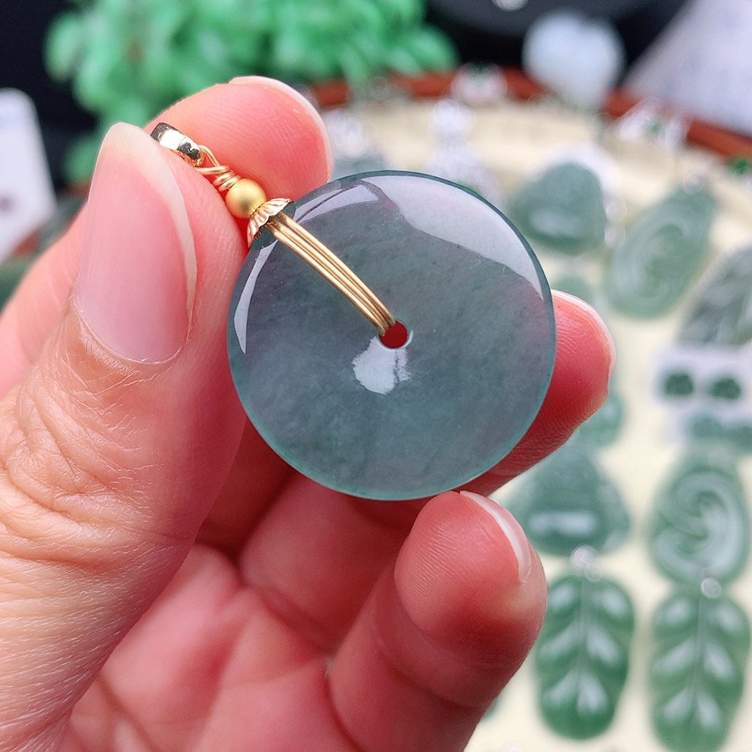 翡翠未镶嵌颈饰吊坠