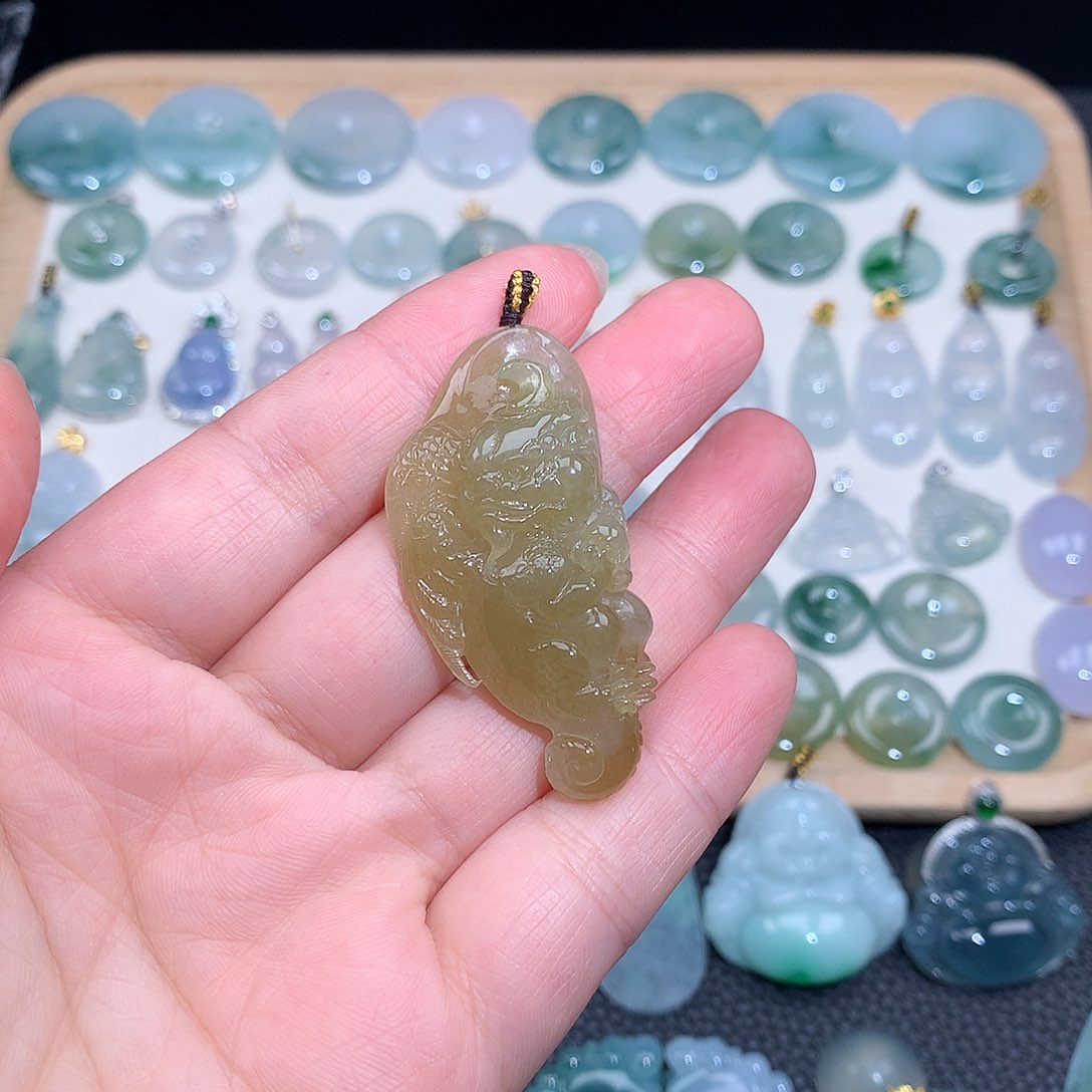 翡翠颈饰未镶嵌吊坠