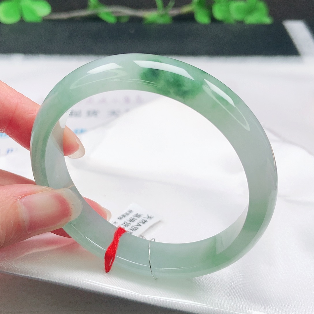 翡翠手镯未镶嵌57圈