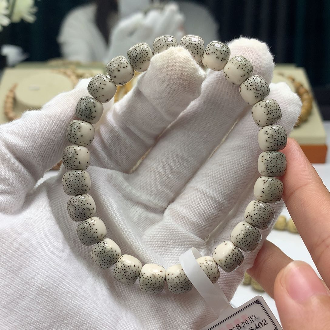 星月菩提手串绿背河豚糯冰