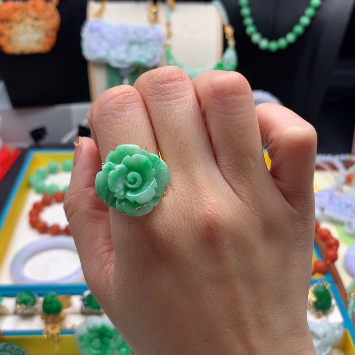 翡翠戒指未镶嵌翡翠花戒指