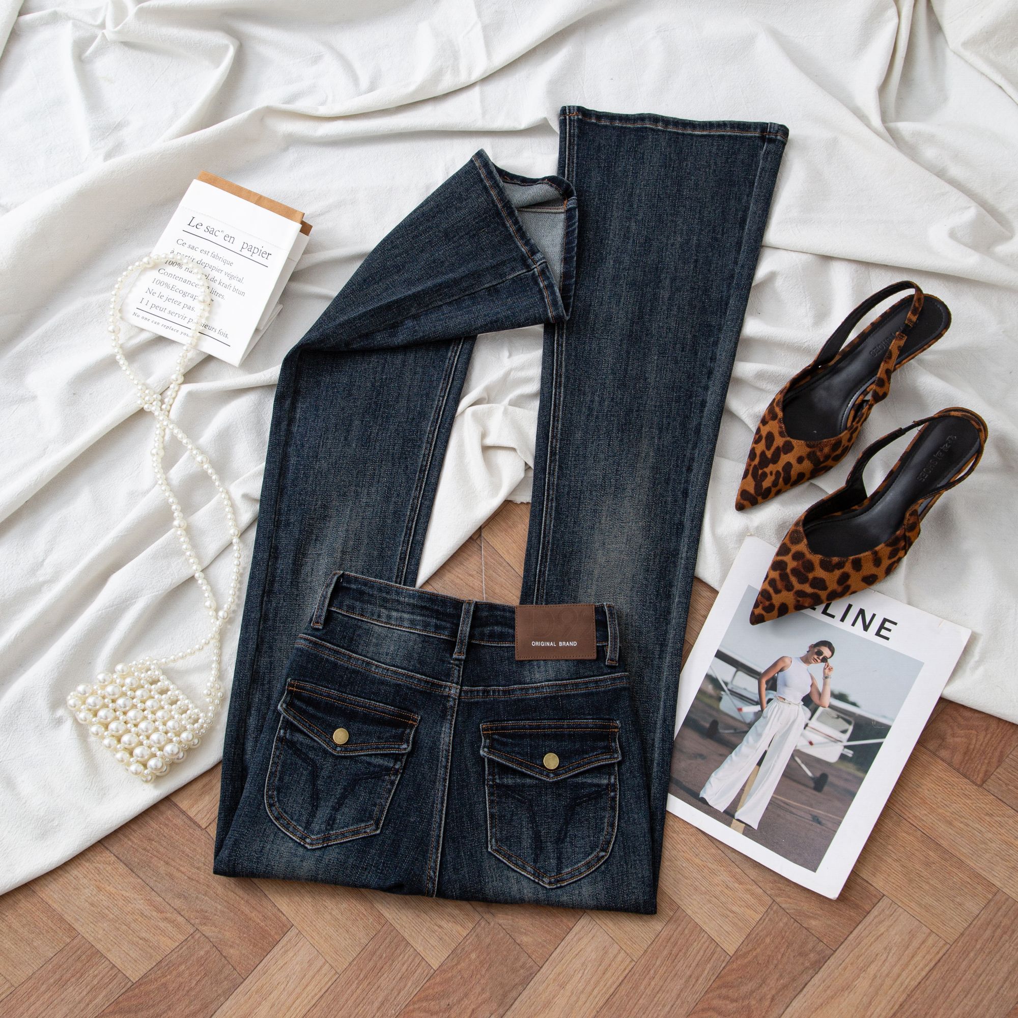 雾霾蓝灰微喇牛仔裤2025秋季新款设计感修身显瘦提臀微喇牛仔裤女