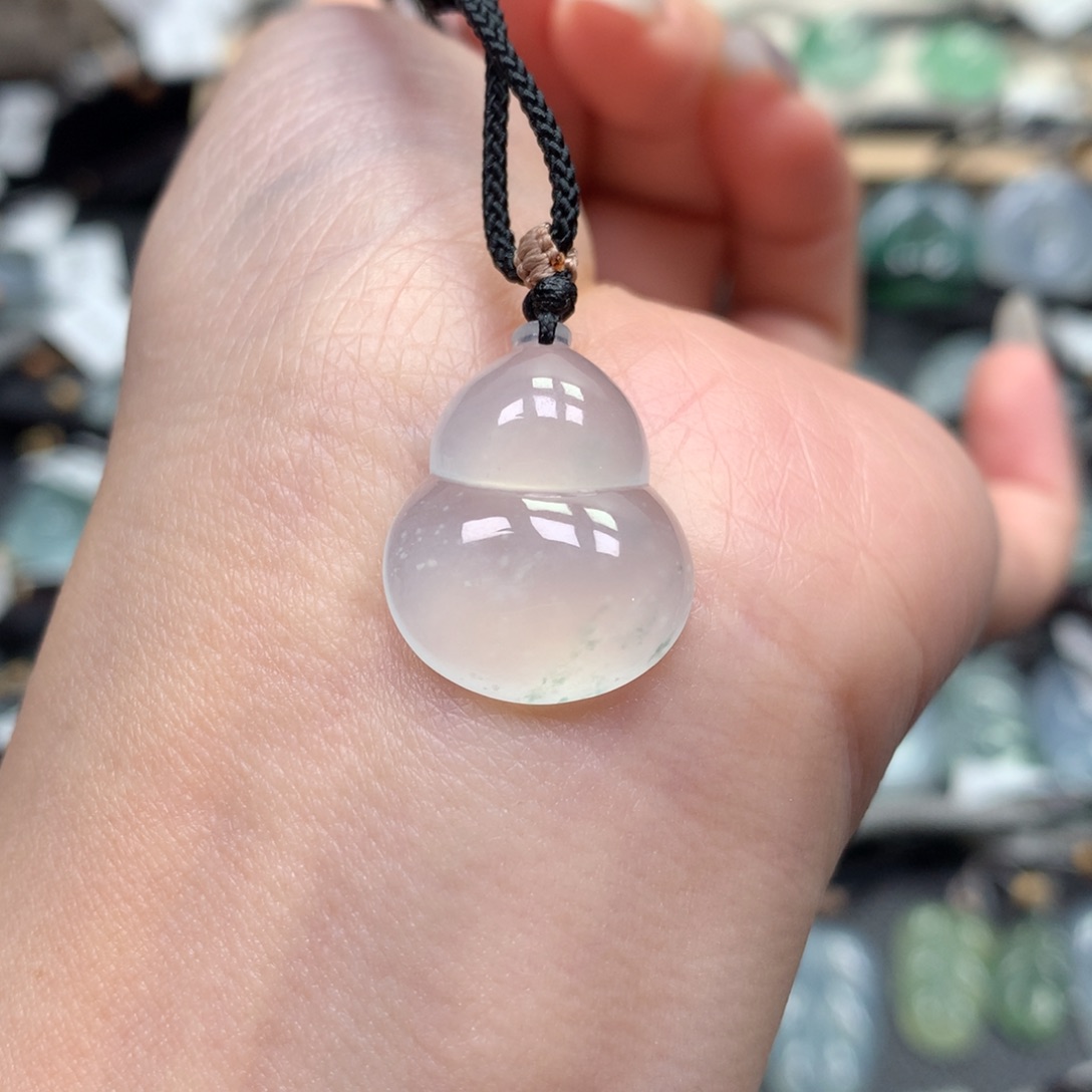 翡翠颈饰未镶嵌葫芦