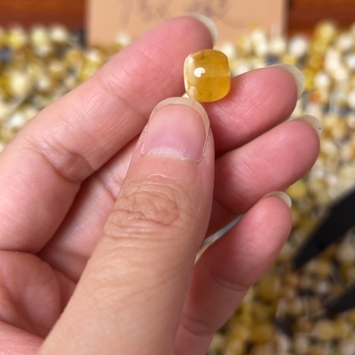 蜜蜡未镶嵌裸石10.4mm一个
