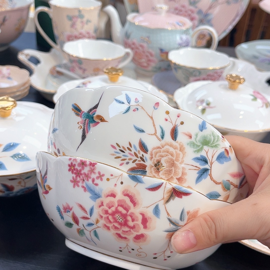 骨瓷两个梅花碗—————-