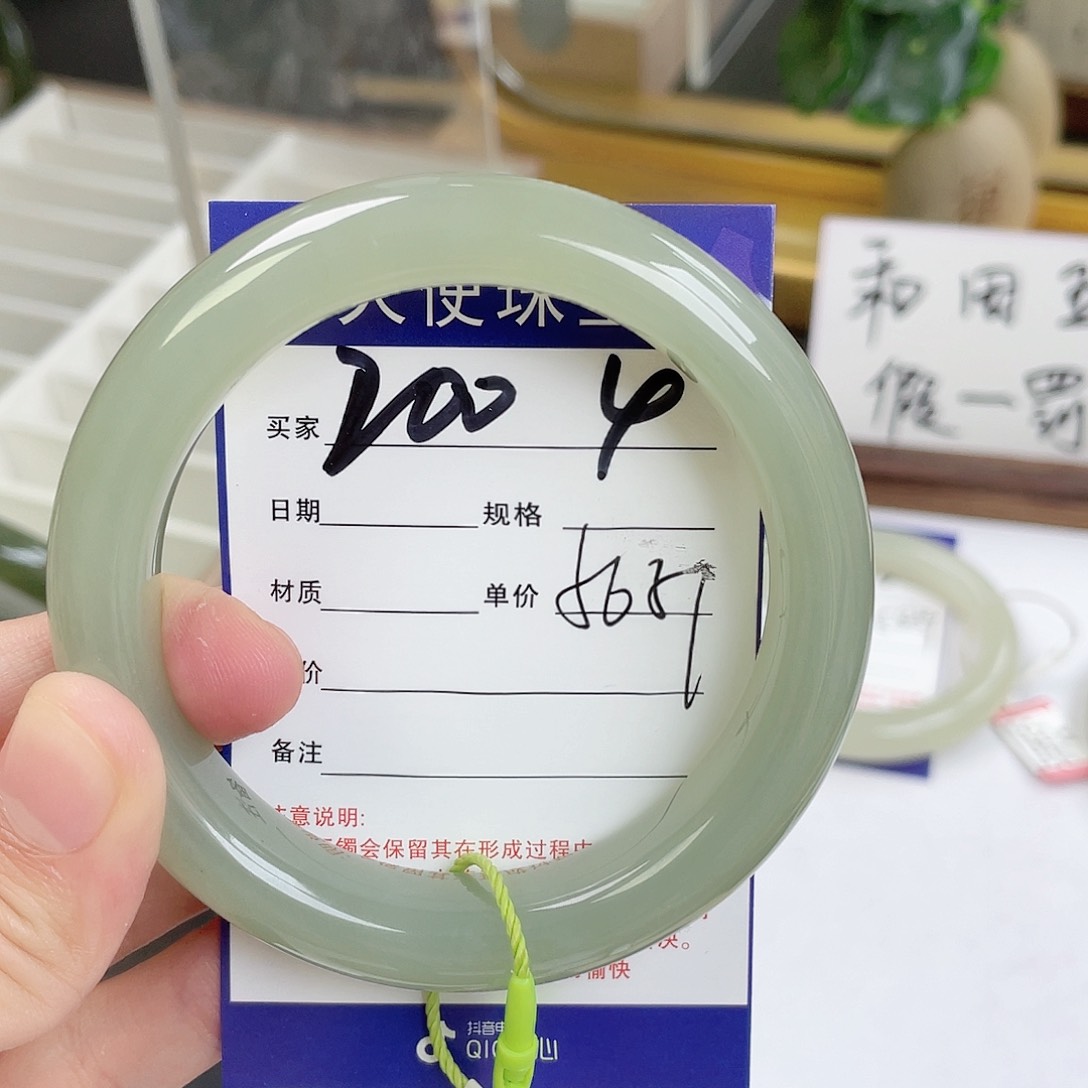 和田玉手镯未镶嵌