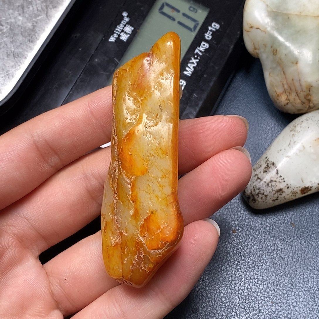 和田玉（糖玉）未镶嵌珠宝奇石