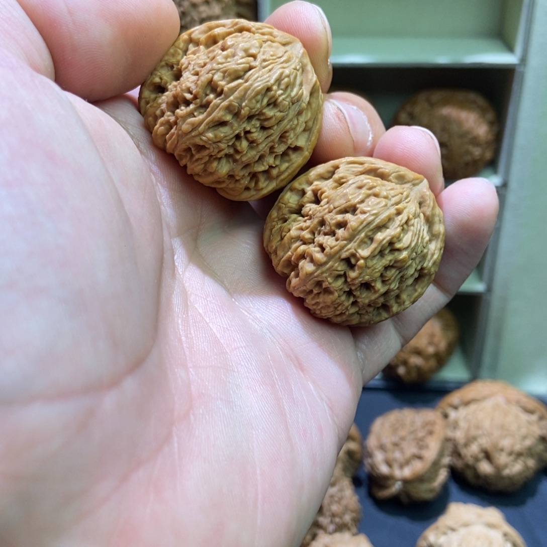 磊***B吊坠文玩核桃南疆