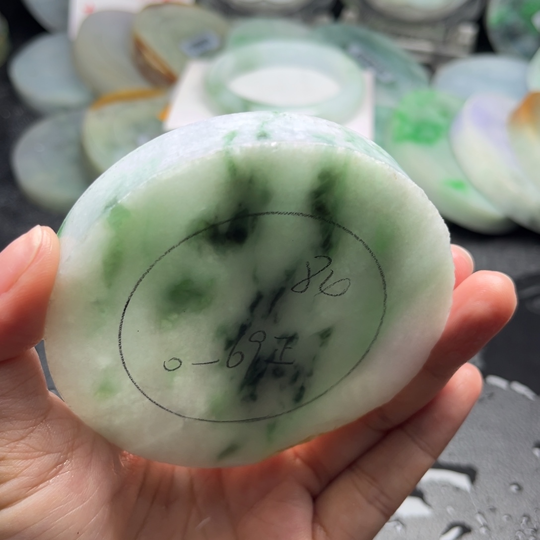 未镶嵌翡翠手镯定制翡翠