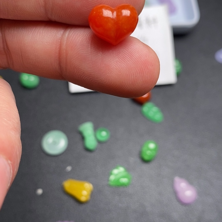 黑****翡翠未镶嵌颈饰挂件